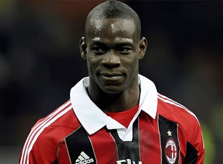 لاعب يصف ماريو بالوتيلي بـ«الأسود القذر»