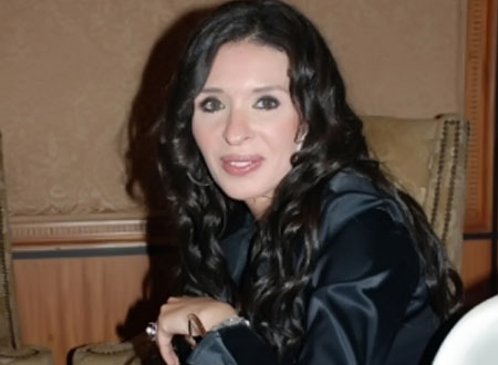 دينا تفتتح العام الجديد في بيروت ببدله رقص حمراء.. صور