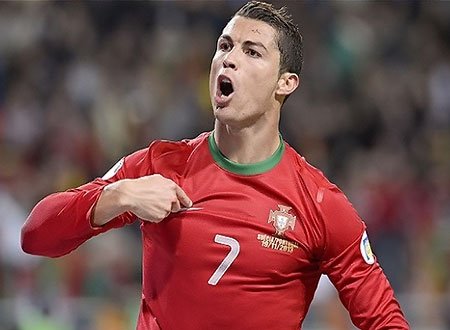 رئيس البرتغال يمنح كريستيانو رونالدو وسام «الضابط الأعظم»