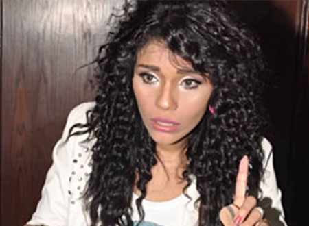 الماكياج والفوتوشوب يغيران شكل أمينة تماما في أحدث طلاتها.. صور