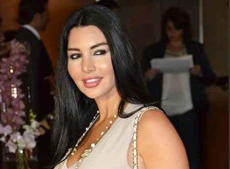 لاميتا فرنجية تستعرض مفاتنها بإطلالة مثيرة في مهرجان دبي.. صور