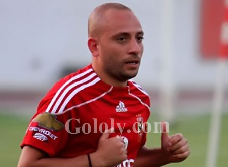 لاعب الأهلي السابق وائل رياض يجري جراحة ويطالب متابعيه بالدعاء