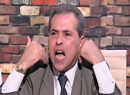 توفيق عكاشة يحمل كفنه على الهواء.. فيديو توفيق عكاشة يحمل كفنه على الهواء.. فيديو