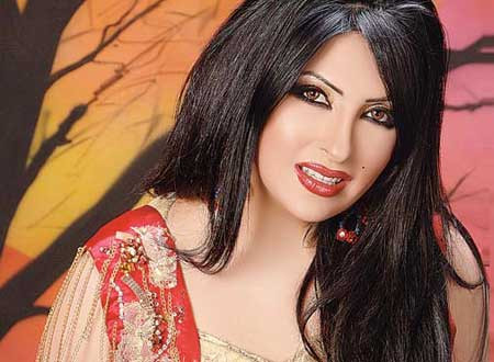 زينب العسكري تستبدل حجابها بقبعة في باريس.. صور