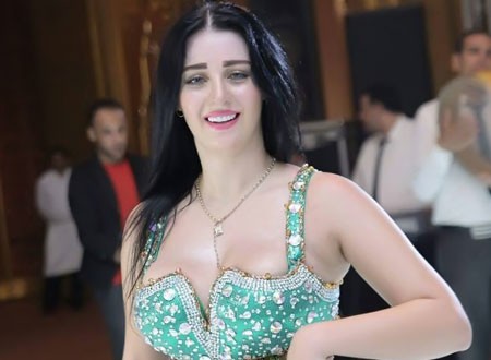 صافيناز ترد على أنباء اعتزالها و ارتدائها الحجاب.. صور