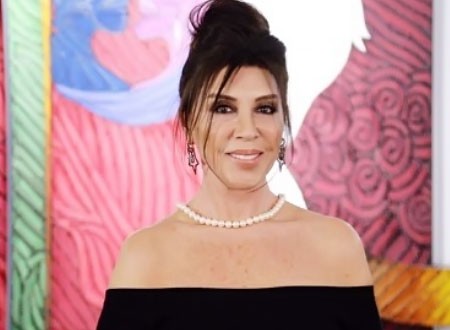 العمر مجرد رقم في حياة نبهات جهري.. شاهد أناقتها في أحدث ظهور لها