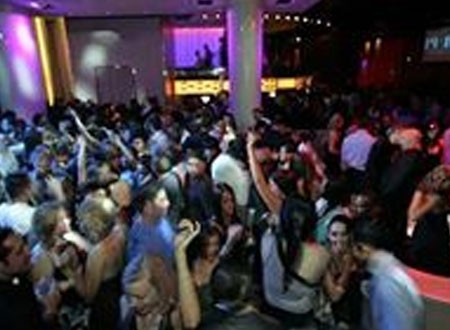 ملهى ليلي في لبنان يبث آيات قرآنية لرواده .. فيديو ملهى ليلي في لبنان يبث آيات قرآنية لرواده .. فيديو