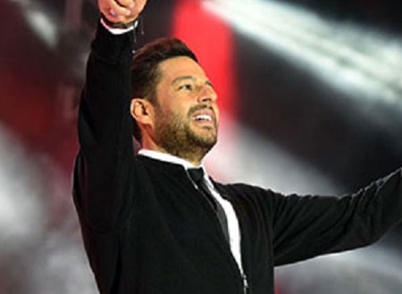 محمد حماقي يتألق في أول حفل غنائي له بالسعودية.. شاهد