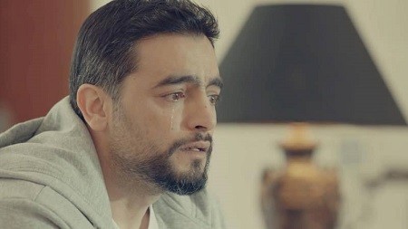 هاني سلامة يدافع عن فتاة يوجا الشارع.. شاهد