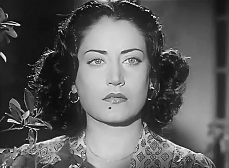 جاسوسة أم مناضلة.. أسمهان مع الرئيس الفرنسي شارل ديجول.. صور نادرة
