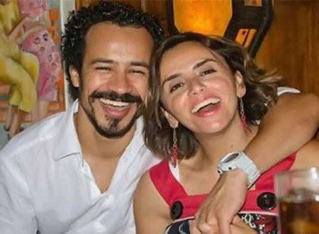 أحمد داوود يلفت الأنظار بتصرف مع زوجته علا رشدي على السجادة الحمراء.. صور