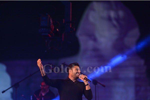 محمد حماقي يتألق بحفل عالمي علي سفح الاهرامات