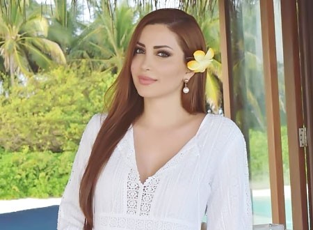 نسرين طافش تستعين بقططها خلال مماستها تمارين اليوجا.. فيديو نسرين طافش تستعين بقططها خلال مماستها تمارين اليوجا.. فيديو
