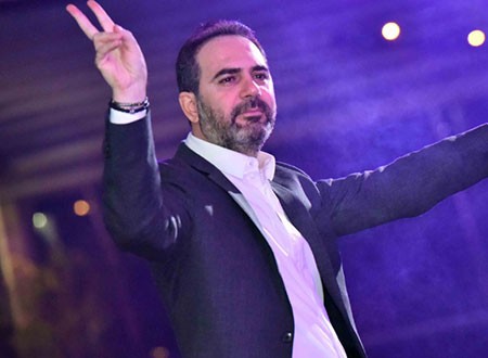 وائل جسار ودينا يشعلان حفلات الكريسماس بأحد الفنادق النيلية.. شاهد