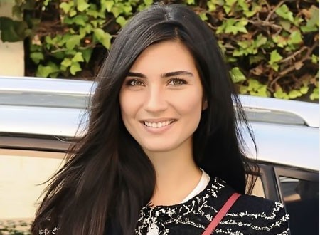 توبا بويوكستون: لست ناجحة في الاعتناء بجمالي.. صور