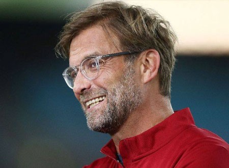 يورجن كلوب يصدم طفل «الشياطين الحمر» برفض طلبه.. صور