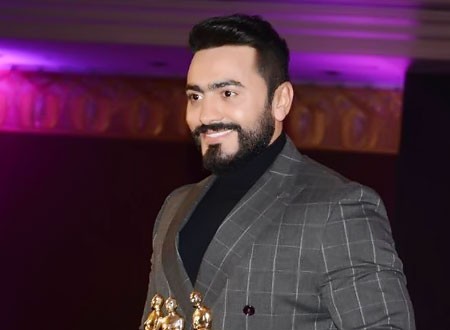 الصدفة تجمع نبيل شعيل وتامر حسني وأحمد عصام في مطار الملك فهد بالسعودية‎.. فيديو الصدفة تجمع نبيل شعيل وتامر حسني وأحمد عصام في مطار الملك فهد بالسعودية‎.. فيديو