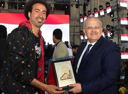 تكريم علي ربيع ونجوم مسرح مصر وعماد متعب في حفل جامعة القاهرة.. صور