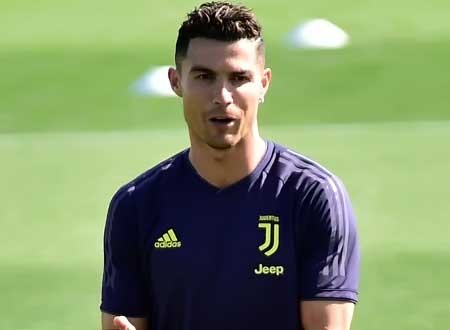 كريستيانو رونالدو يرفض وضع شارة أفضل لاعب.. تعرف على السبب