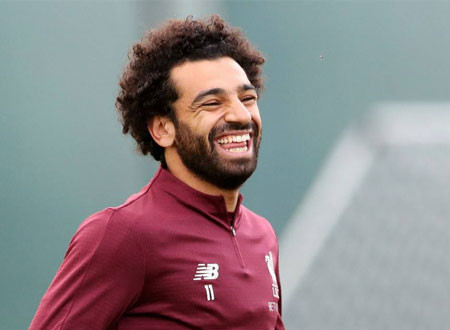 محمد صلاح: أمي تصفني بالمهذب ولا تعلم ما يحدث وراء الكواليس