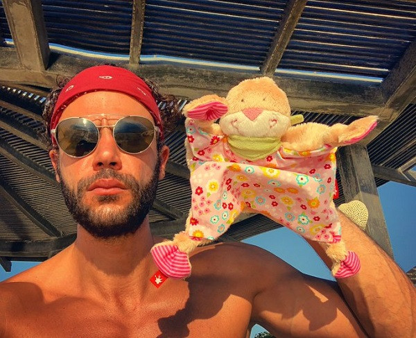 محمد إمام يكشف عن معاناته مع الأبوة وما أحدثته فيه من تغيير.. صورة