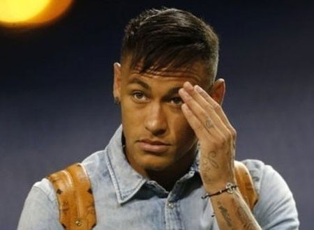 نيمار دا سيلفا يظهر متخفيا في مطار برشلونة