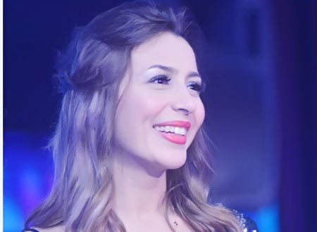 جنات تكشف عن وجه ابنتها لأول مرة.. هل تشبهها؟.. صور