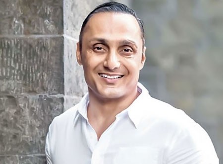 فيديو.. الفنان الهندي راهول بوس يشعل تويتر بسبب «موزتين» فيديو.. الفنان الهندي راهول بوس يشعل تويتر بسبب «موزتين»