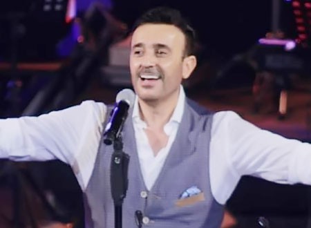 صابر الرباعي يوجه تهنئة خاصة لوالدته في عيد ميلادها.. شاهد