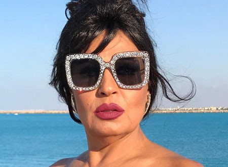 ابنة فيفي عبده ترد على مُتابع تطاول عليها.. صورة