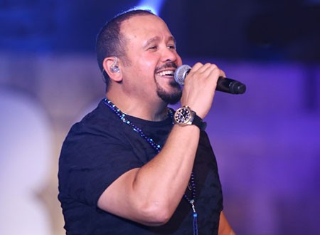 هشام عباس يستعد لإحياء حفل غنائي بالقاهرة