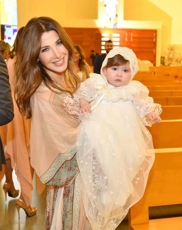 نانسي عجرم تحتفل بأول «سن» لابنتها.. صور