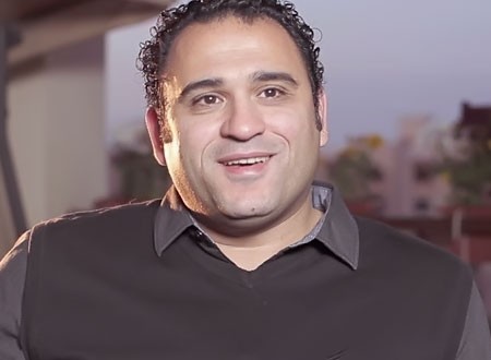 تعرف على والد أكرم حسني لاعب فريق الزمالك السابق.. صور