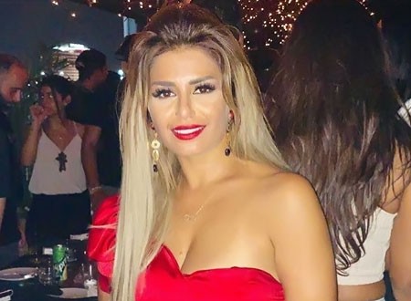 منة فضالي تشعل «أنستجرام» بالمايوه.. صور