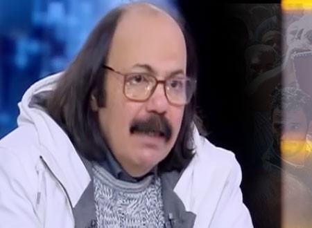 نجل طلعت زكريا يشيد بشهامة أحمد السقا.. شاهد