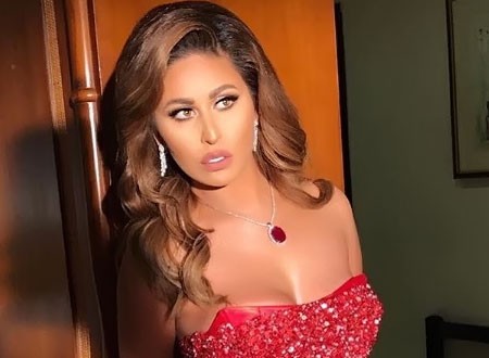 احتفالاً بعيد الأم.. مي سليم وابنتها بفستان واحد في جلسة تصوير حالمة.. صور