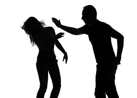 خضعت للعلاج بالصفع.. فلقيت مصرعها