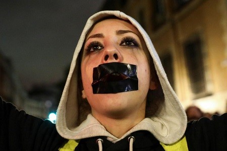 حكم قضائي على مغتصبين يفجر احتجاجات كبيرة في إسبانيا