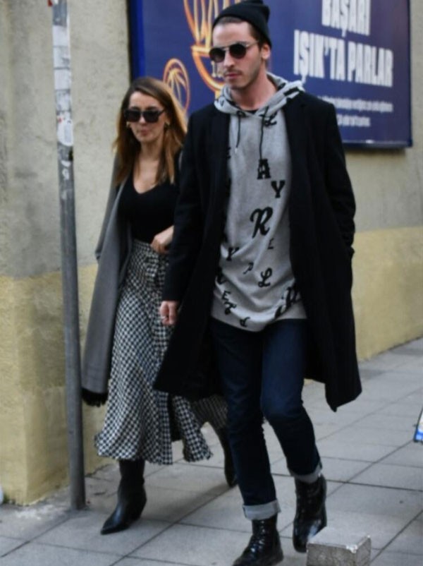 هل يعيش نجم العشق الممنوع بوران كوزوم قصة حب جديدة مع هذه الفنانة الشهيرة؟! (صور) 1 بوران كوزوم