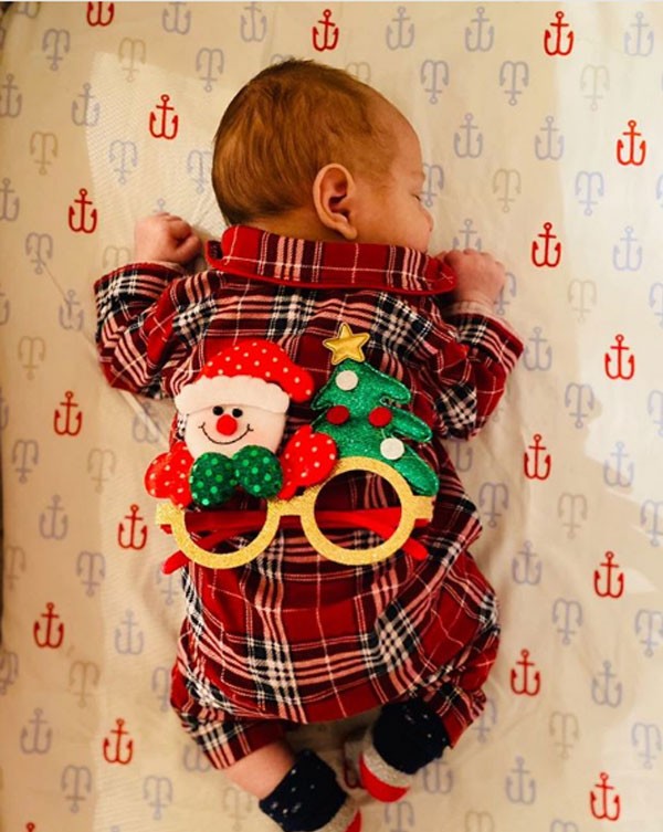 هازال كايا تنشر صورة جديدة لمولودها احتفالاً بالعام الجديد (صور) 1 هازال كايا