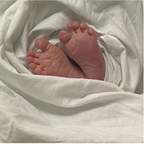 الفنانة التركية سعدات أكسوي تستقبل مولودها الأول (صور) 1 سعدات اكسوي