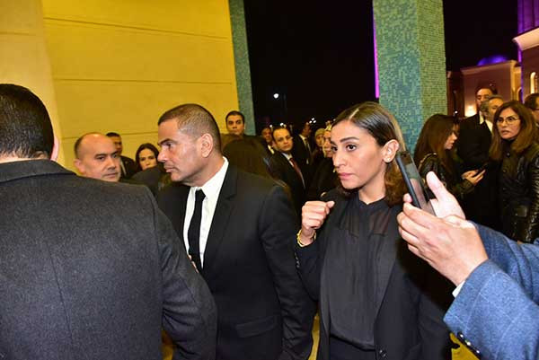 عمرو دياب برفقة دينا الشربيني في عزاء حسني مبارك.. صور