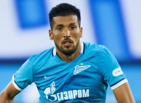 وداع مؤثر للاعب فالنسيا بعد إصابته بكورونا.. وزوجته ترفض الفحص.. صور