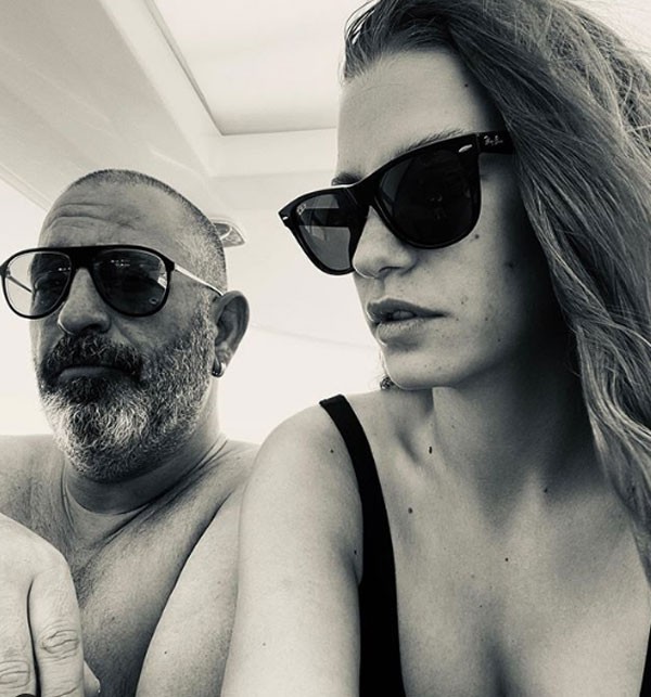 لأول مرة.. صورة تجمع النجمة التركية سيريناي ساريكايا بحبيبها الجديد (شاهد) 1 سيريناي ساريكايا