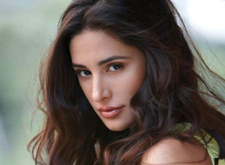 5 نجمات في بوليوود غيرن دينهن تعرف عليهن بالصور