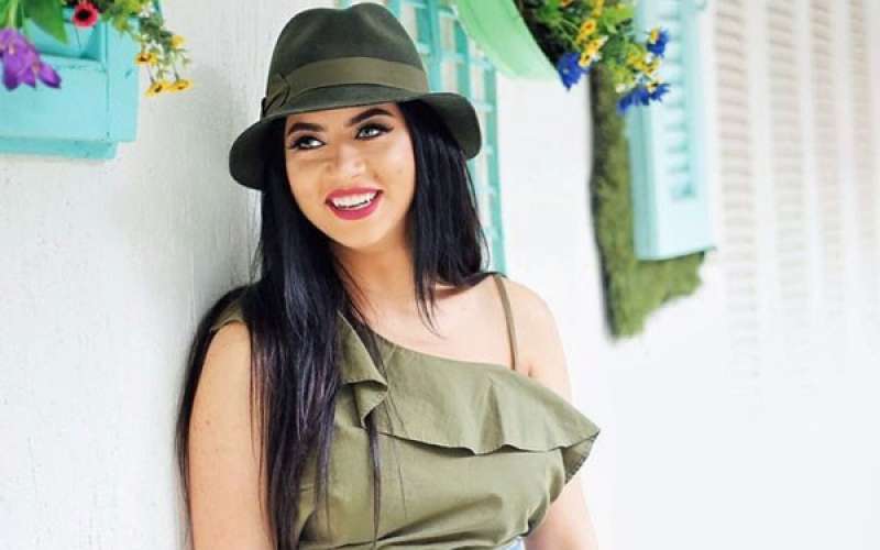 كارولين عزمي