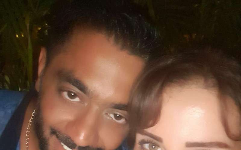 احمد فلوكس وزوجته